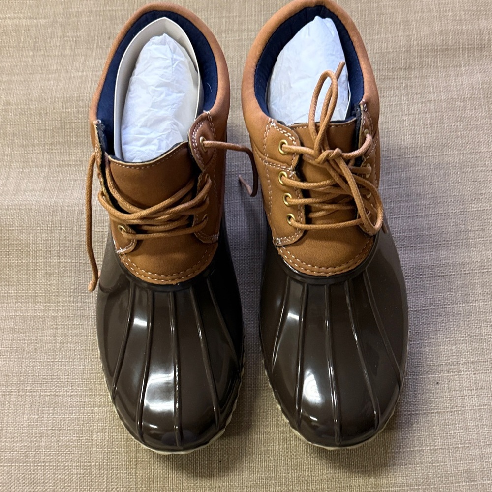 Tommy Hilfiger Women’s Brown and Tan Rain Boots